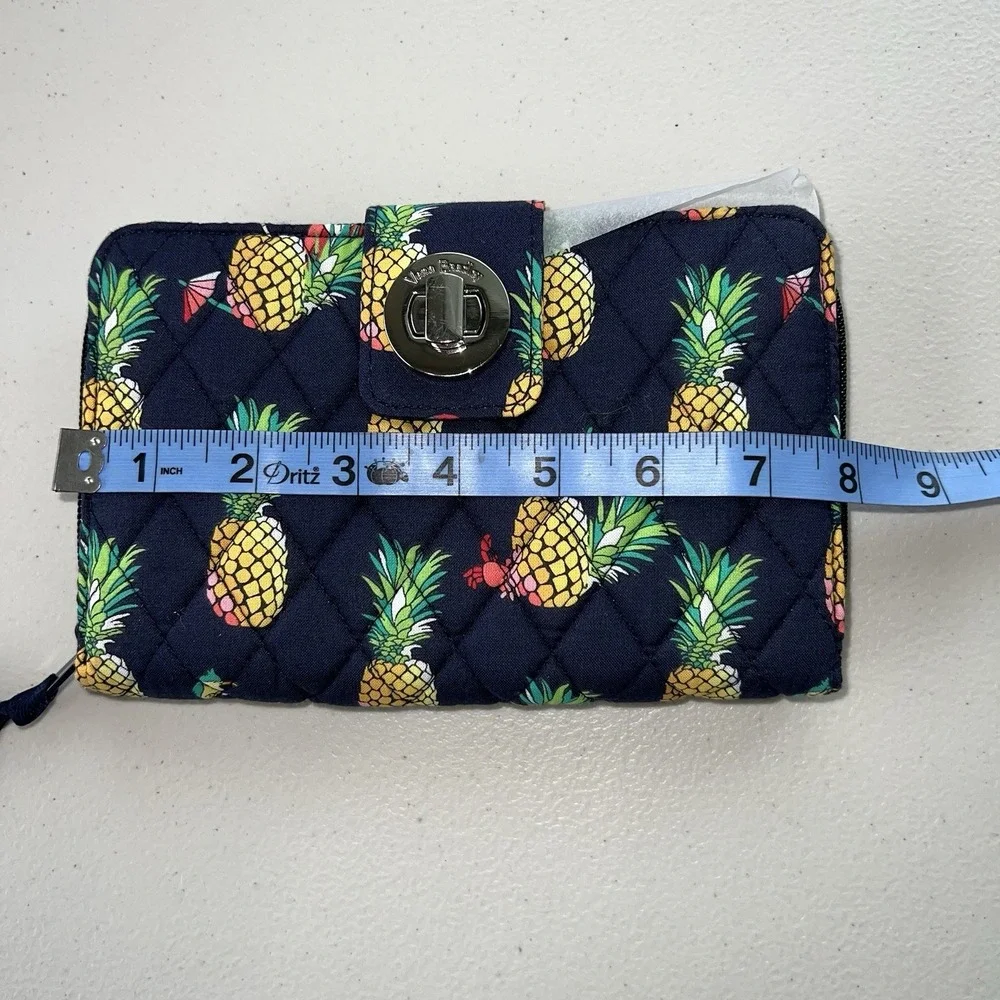 New VERA BRADLEY Turnlock Zip‎ Wallet Toucan Party Navy Blue & Pineapples